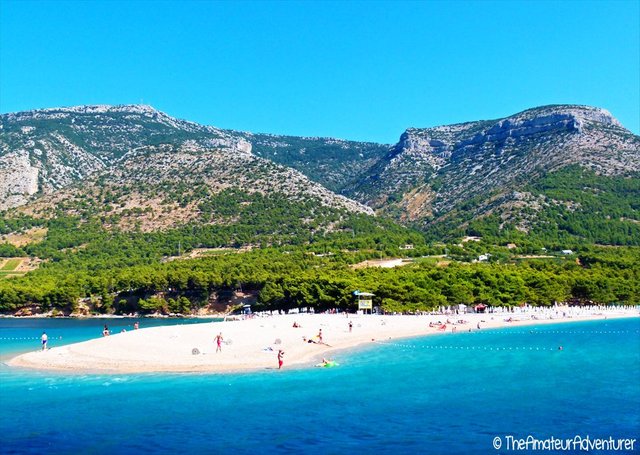 Zlatni Rat Beach.jpg