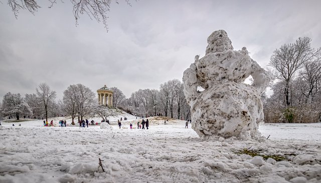 180218 Winter Englischer Gartendicke Schneefrau-.jpg