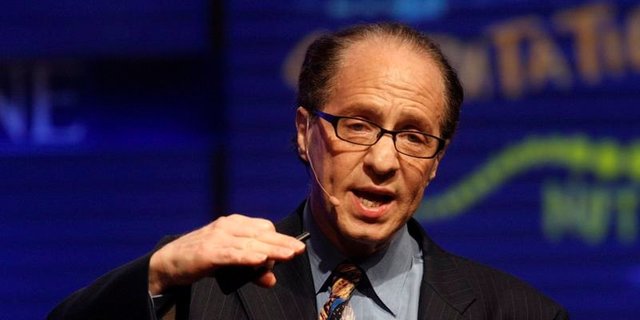 googles-chief-futurist-ray-kurzweil-thinks-we-could-start-living-forever-by-2029.jpg