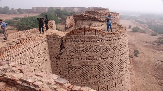 derawar-fort.jpg