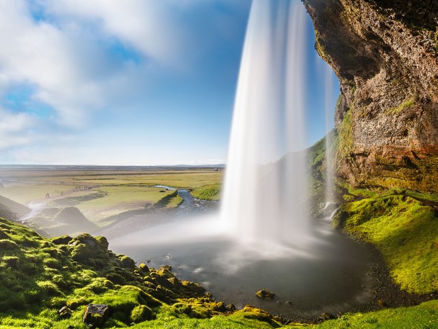 seljalandsfoss-GettyImages-157538388.jpg