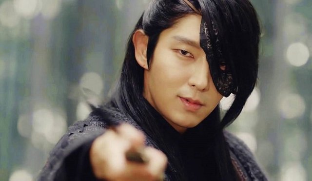 south-korean-actor-lee-joon-gi-plays-the-lead-character-of-4th-prince-wang-so-in-sbss-scarlet-heart-ryeo.jpg