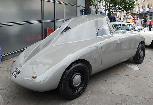 Auto_Union_streamliner_concept_1923_-_replica_-_rear.jpg