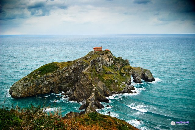 1200px-Gaztelugatxe_4199995260.jpg