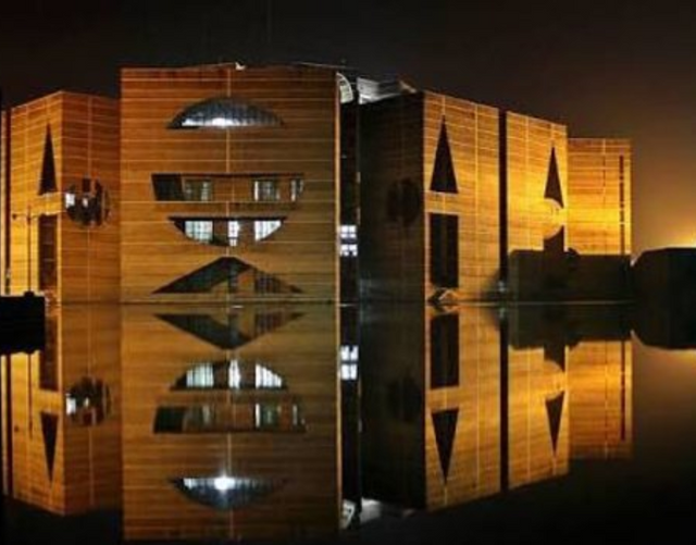 National Parliament House, Shadow in water.png