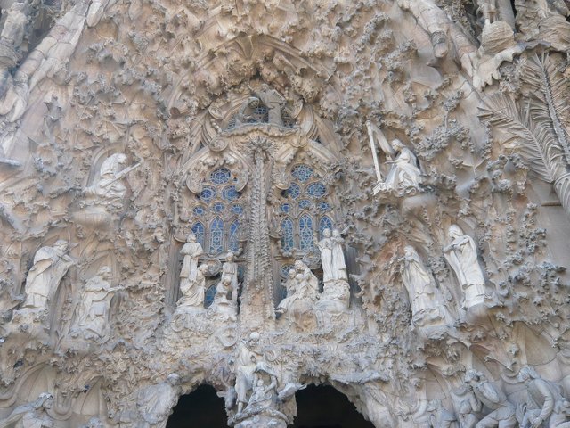 Nativity_façade,_Sagrada_Familia,_Barcelona_(1844551421).jpg