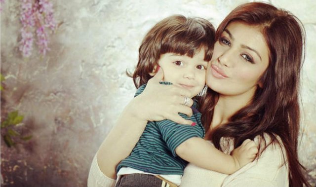 Ayesha-Takia-and-son (1).jpg