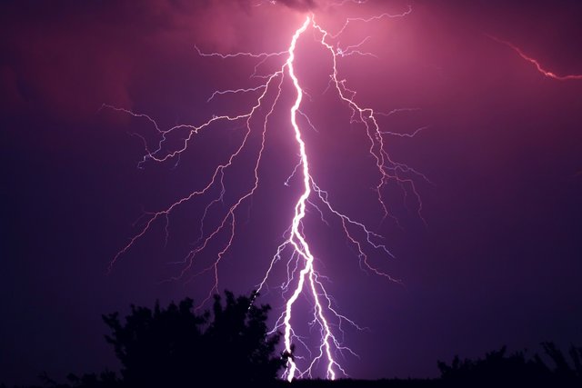 thunder-953118.jpg