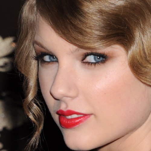Taylor-Swift-makeup-looks-makeup-32682708-500-500.jpg