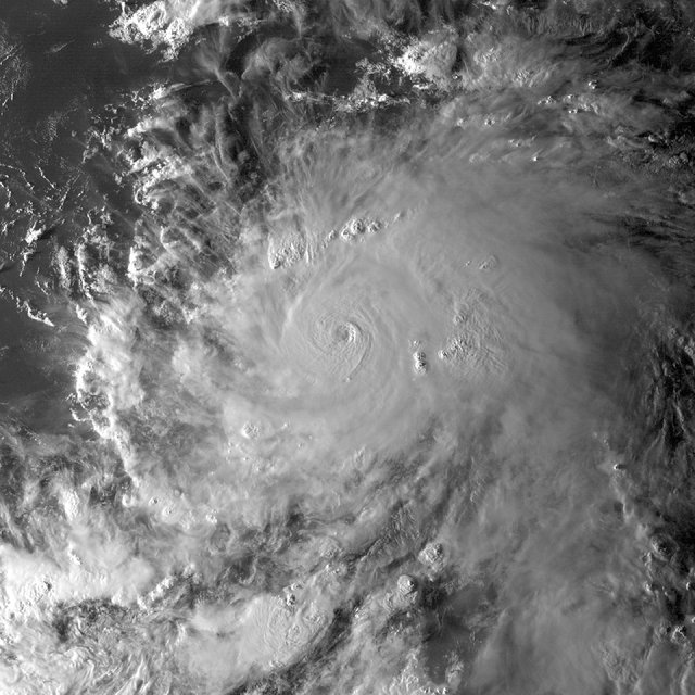 hurricane-1712066_1280.jpg