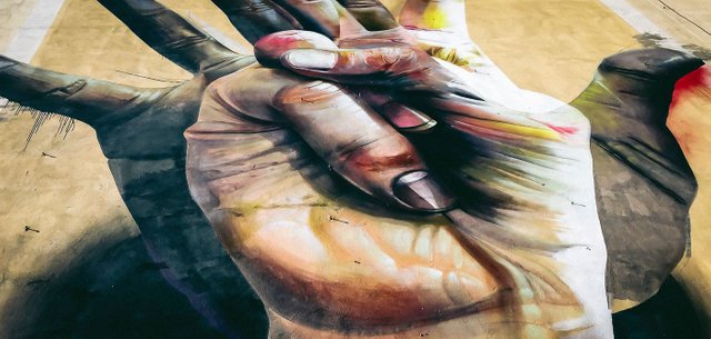 hands-graffitis-berlin-4.jpg