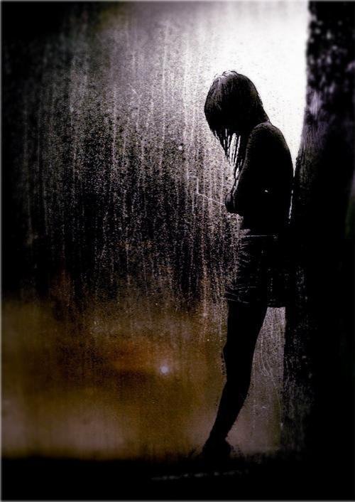 Girl-standing-alone-in-rain-sad-amotional-pictures-for-love-failure.jpg