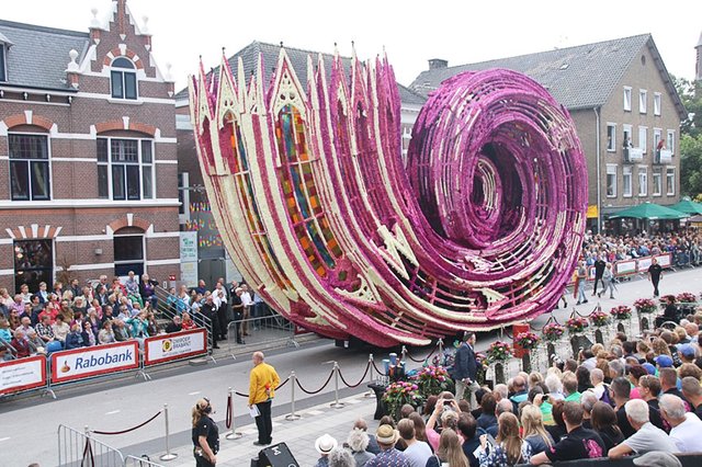 flower-sculpture-parade-corso-zundert-2016-netherlands-3.jpg