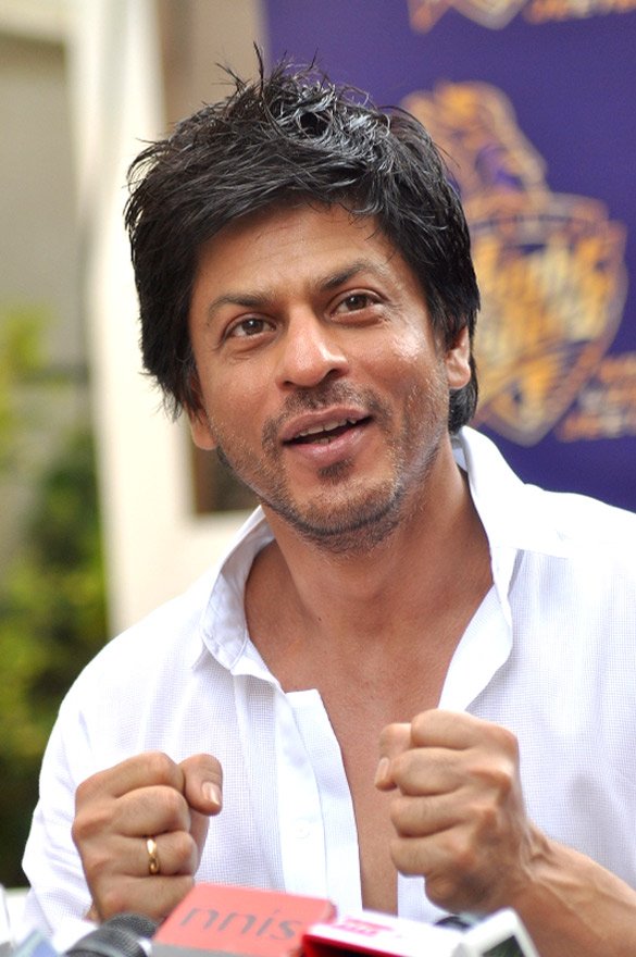 Shahrukh_interacts_with_media_after_KKR's_maiden_IPL_title.jpg