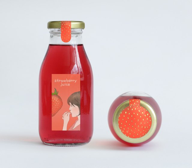 Juice Bottle Packaging MockUp_straw_zm_lw.jpg