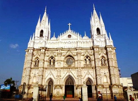 La-cattedrale-di-Santa-Ana-El-Salvador.png