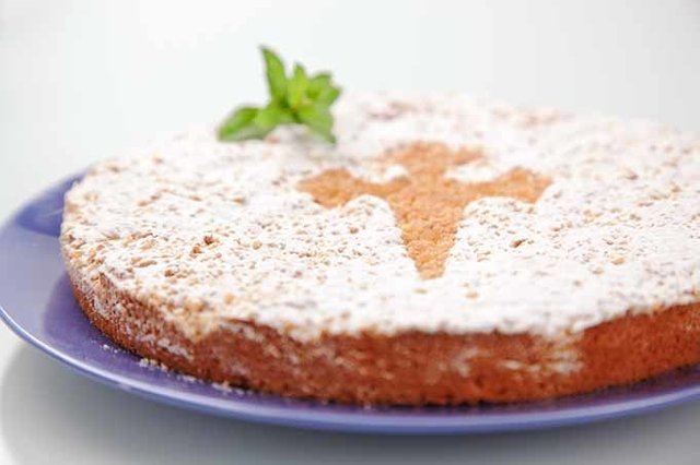 tarta_de_santiago_spanish_almond_cake_food_dish_680.jpg