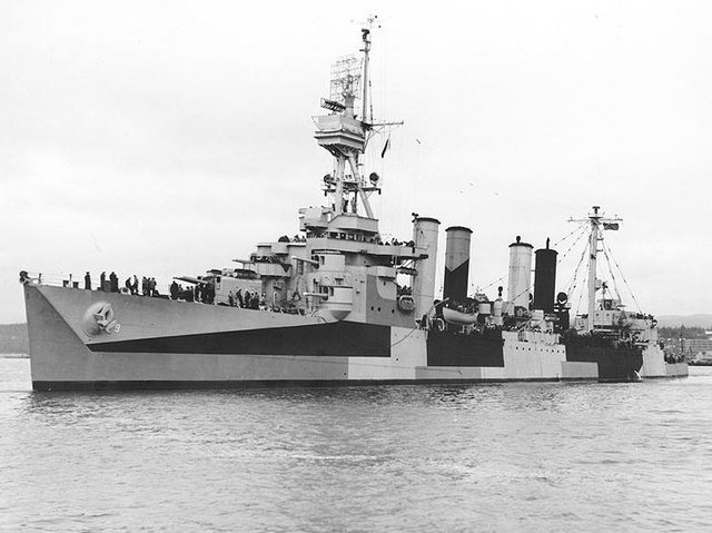 USS_Richmond_(CL-9)_port_side_June_1944.jpg