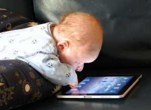 baby-playing-mobile-games.jpg