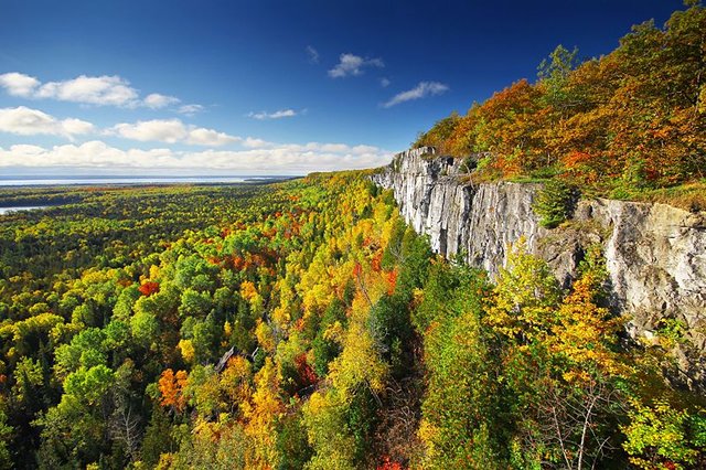 cliffs_of_manitoulin_by_tfavretto-d4y3uof.jpg