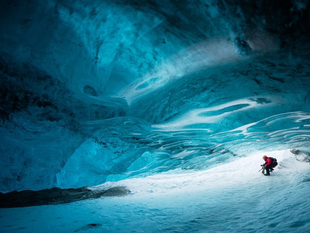 vatnajokull-ice-cave-GettyImages-561092585.jpg