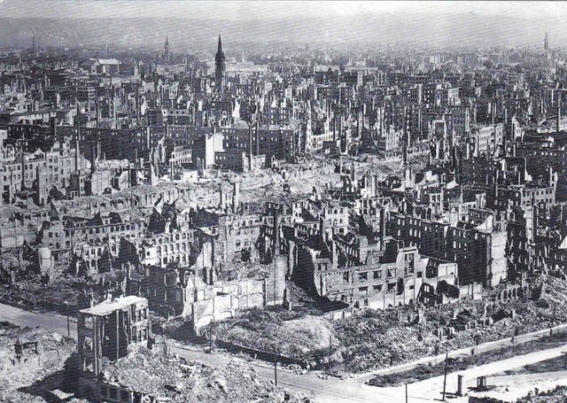 dresden_bombed_1945.jpg