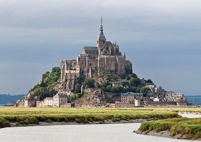 1024px-Mont_St_Michel_3,_Brittany,_France_-_July_2011.jpg