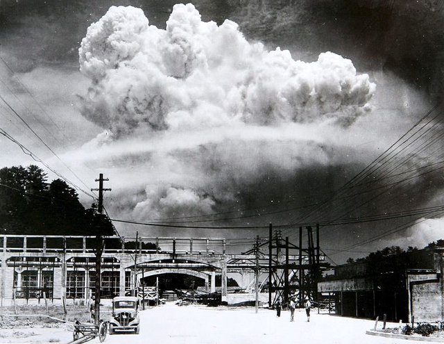 pareidolia-atomic-cloud-Nagasaki-8-9-1945.jpeg