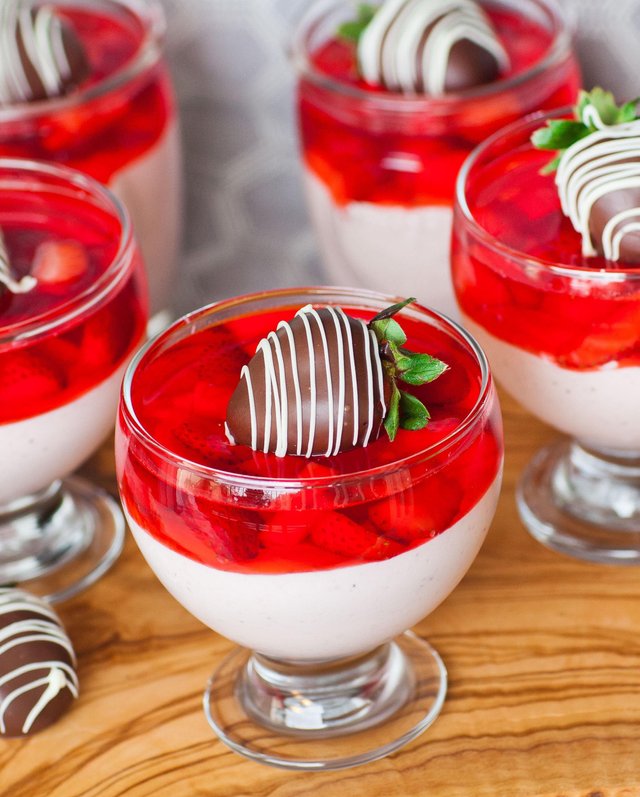 Strawberry-Mousse-Parfait.jpg