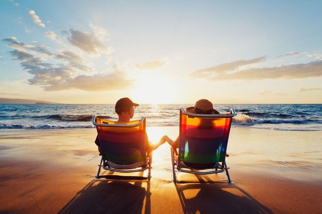 photodune-2005045-happy-romantic-couple-enjoying-beautiful-sunset-at-the-beach-s.jpg