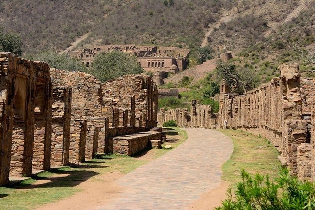 770752893Alwar_Bhangarh_Fort_Main.jpg