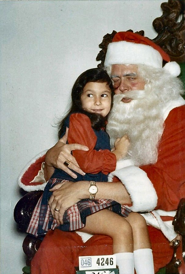 10-Creepiest-Santas-and-the-Kids-they-Terrorize-58500bf01efaa__605.jpg