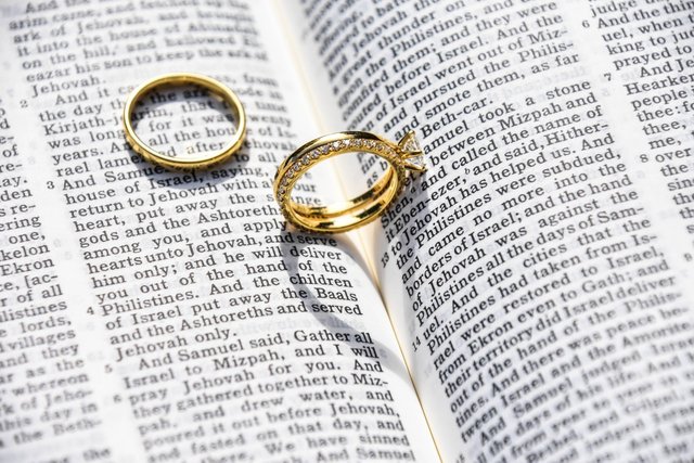ring_wedding_ring_bible_book_words-1392598.jpg