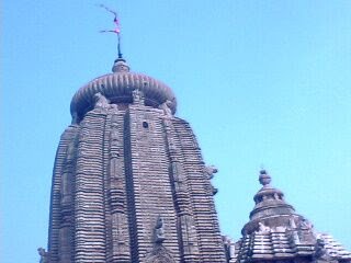 Flag on Lingraj Temple.jpg