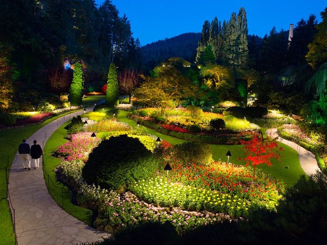 orig-butchart-gardens-victoria-canada-72167-990x742.jpg