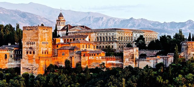 1920px-Dawn_Charles_V_Palace_Alhambra_Granada_Andalusia_Spain (1).jpg