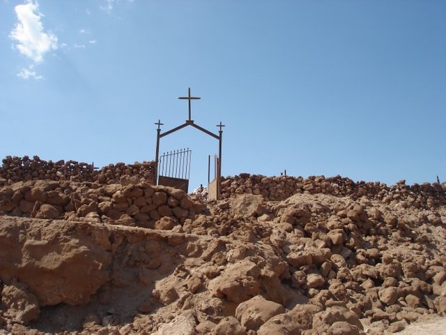 Creepy-Places-Humberstone-and-LaNoria-cemetery-670x502.jpg