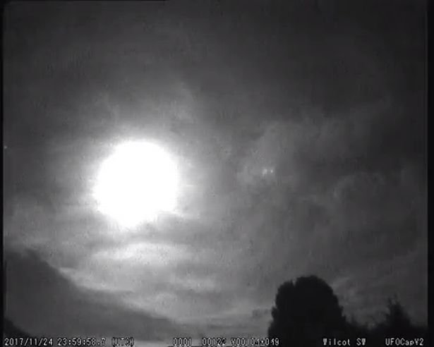 Huge-fireballs-spotted-in-the-skies-over-southern-England.jpg