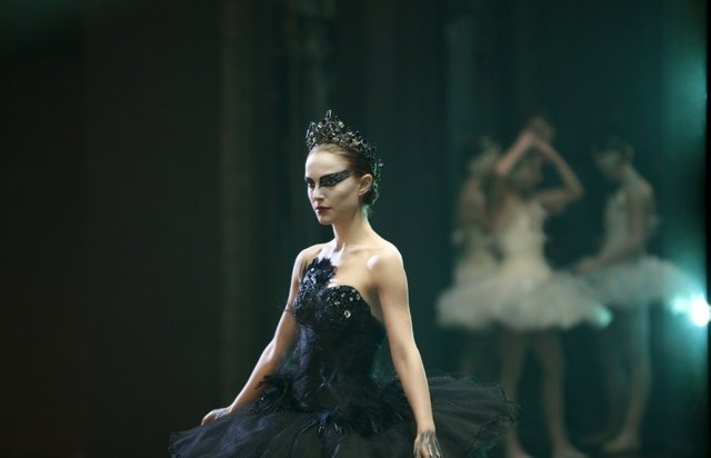 kinopoisk.ru-Black-Swan-1425293.jpg