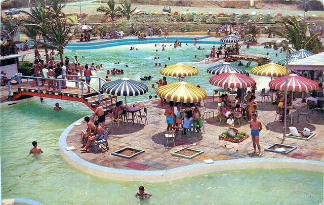 Piscina de Los Caracas.jpg