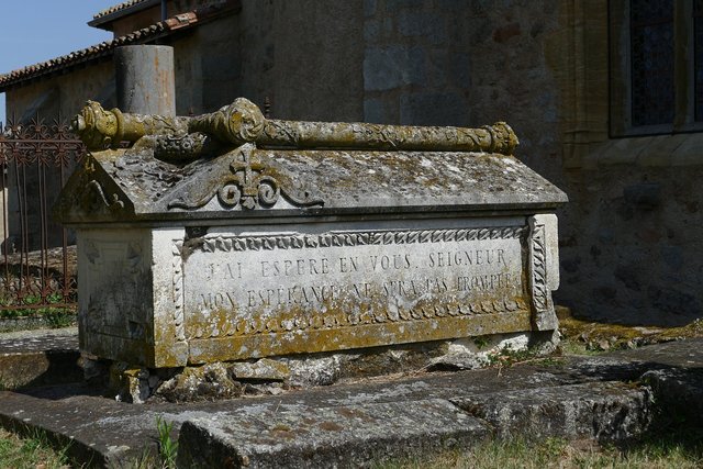 grave-2666827_1280.jpg