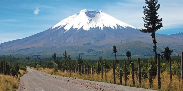 Cotopaxi Volcano Road, Ecuador.jpg