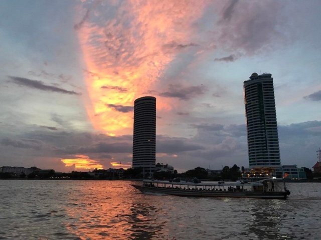 sunset at Chao Phraya River2.jpg