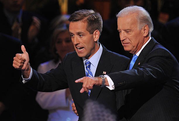 democratic-vice-presidential-nominee-joe-biden-and-his-son-beau-the-picture-id82577558.jpg