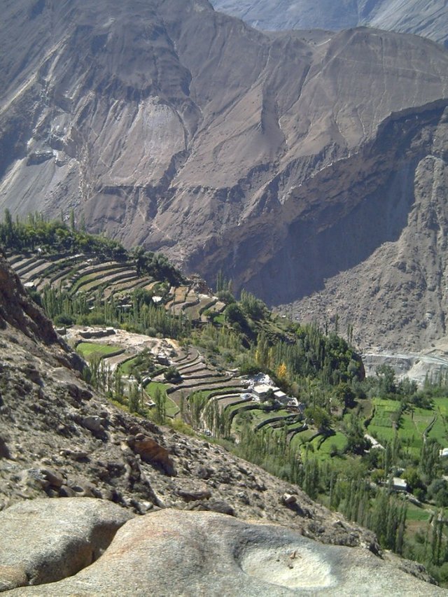 Hunza-Valley-Pakistan-680x906.jpg