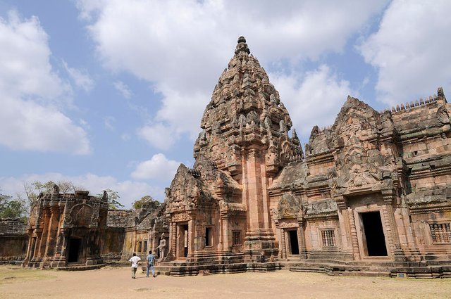 prasat-hin-khao-phanom-rung-temple-in-thailand-alistair-laming.jpg