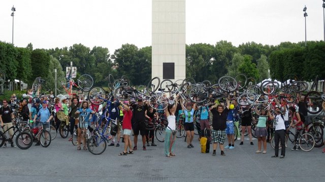 the-bike-lift-the-critical-mass.jpg