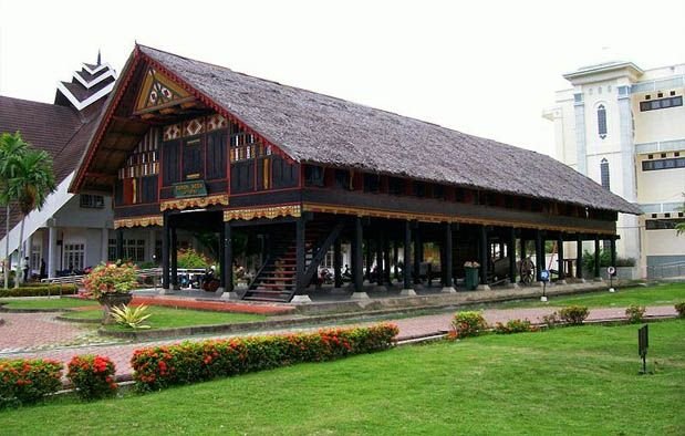 rumah adat krong bade aceh.JPG