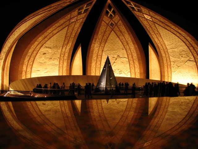 Pakistan_monuments.jpg