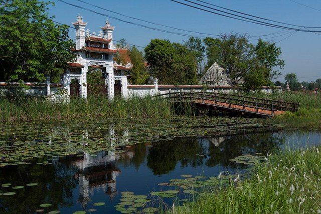 2web-enterance-to-phat-quoc-tu-vietnam-buddhist-monastery-at-lumbini-nepal1.jpg